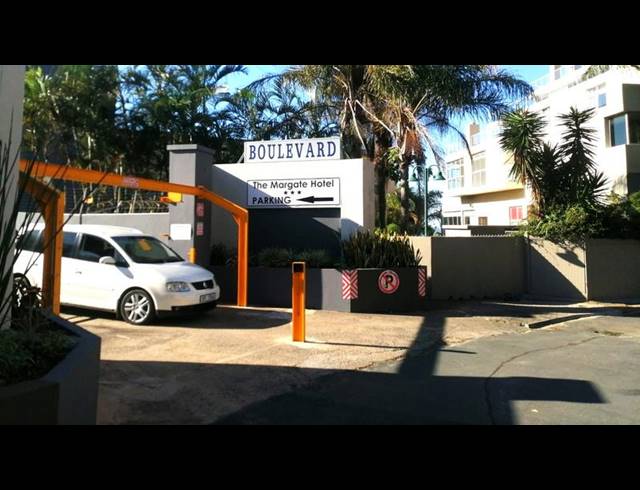 3 BEDROOM APARTMENT FOR SALE IN MARGATE BEACH